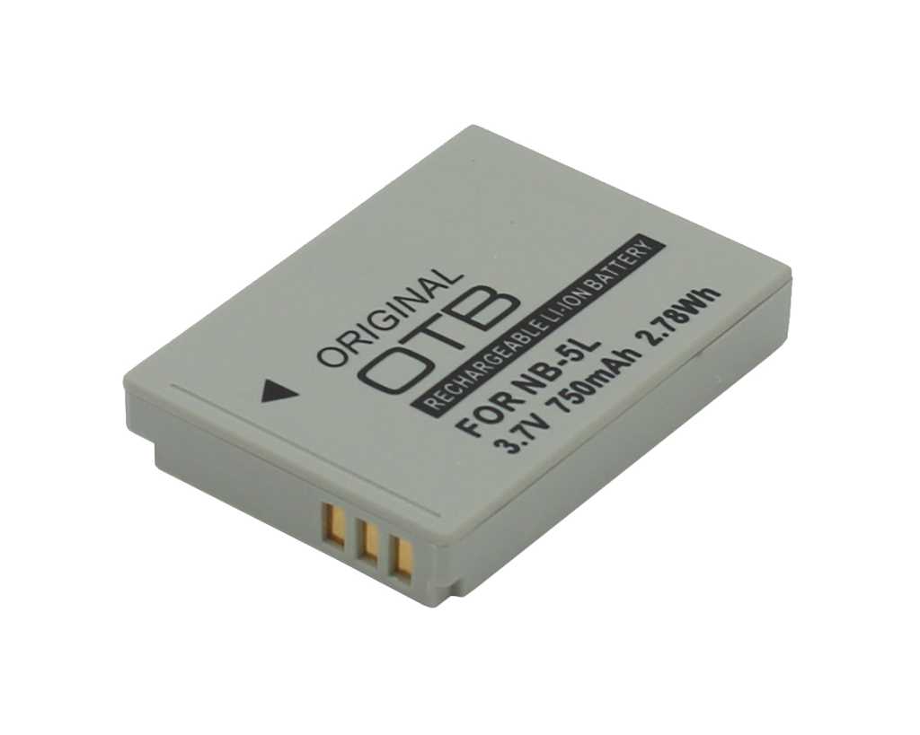 Grauer Kamera-Akku mit drei goldenen Kontakten an der Stirnseite, schräg auf weißem Hintergrund