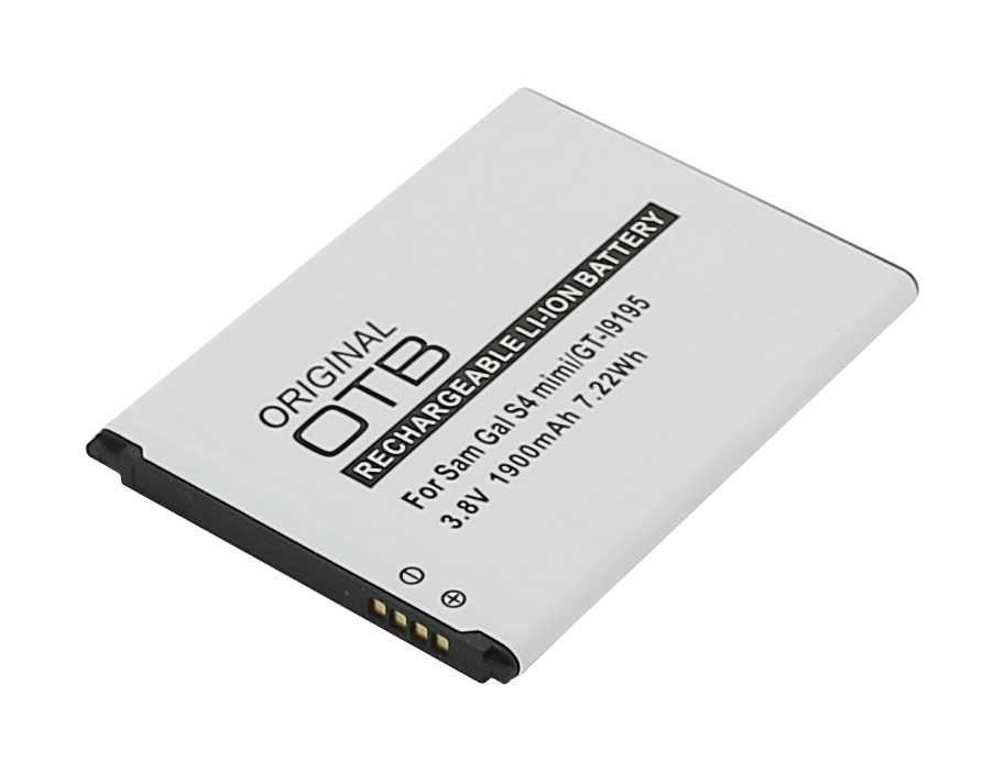 Weißer Smartphone-Akku mit schwarzem Rand und goldfarbenen Kontakten, schräg auf weißem Hintergrund