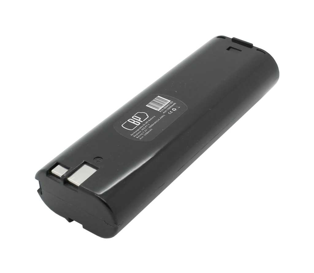 Schwarzer Akku mit rechteckiger Form, zwei Metallkontakten an einer Stirnseite und Aufkleber auf der Oberseite